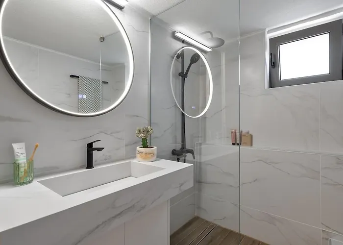 Coralie 3 Bedroom 40m From The Apartment *